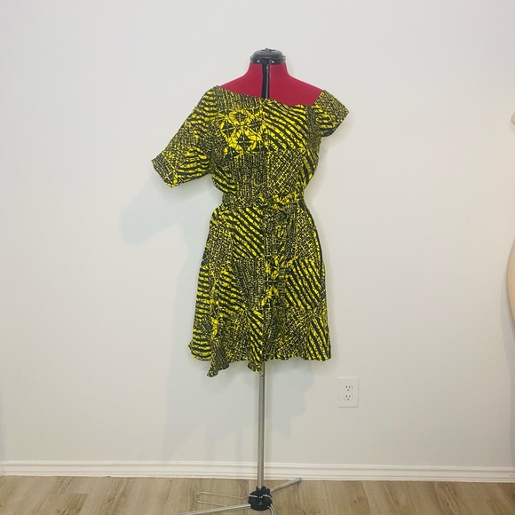 Ankara short gown for women - Picture 3 of 3